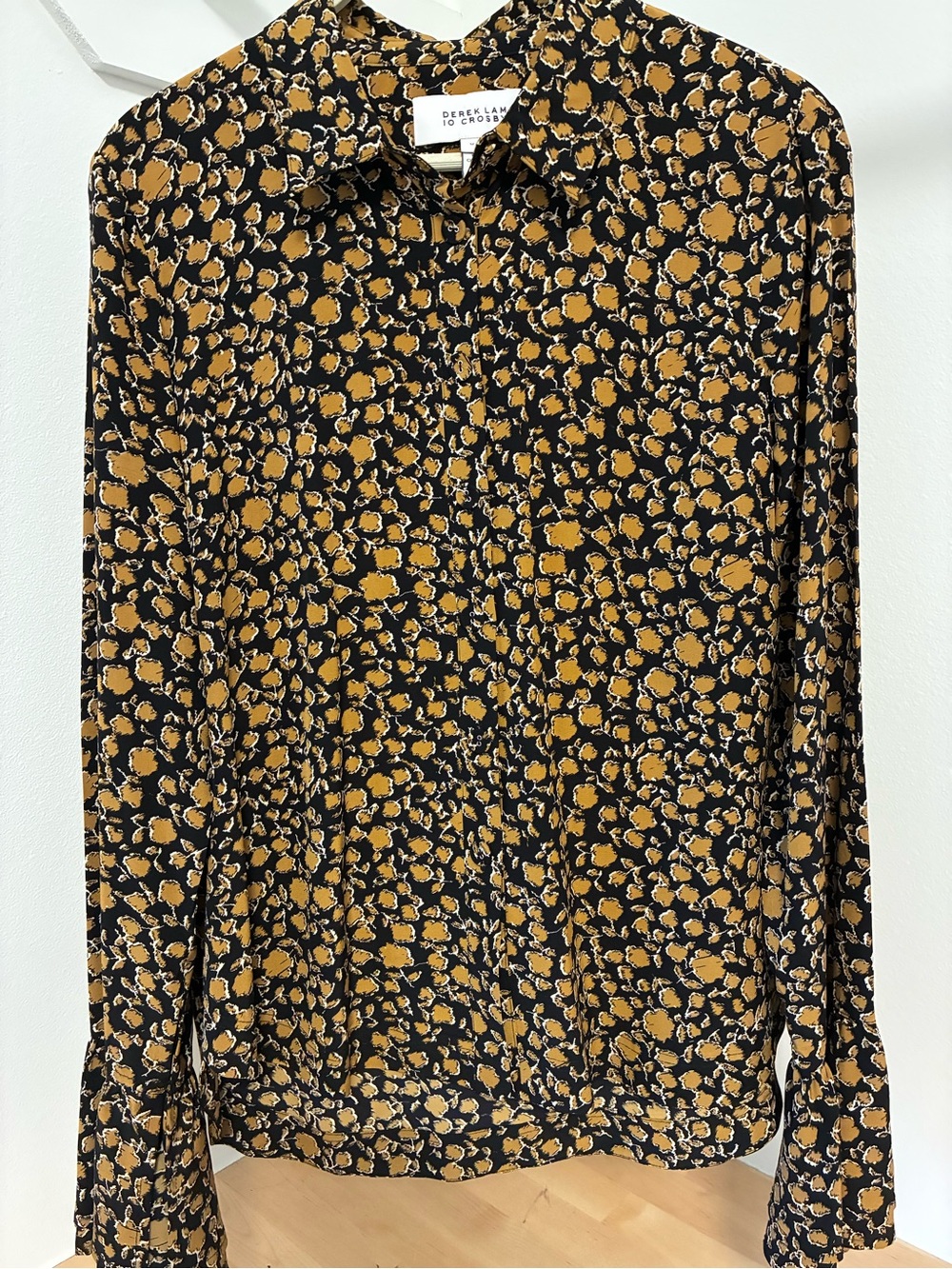 10 Crosby Derek Lam Black and Mustard Floral Button-Up Blouse 100% Silk